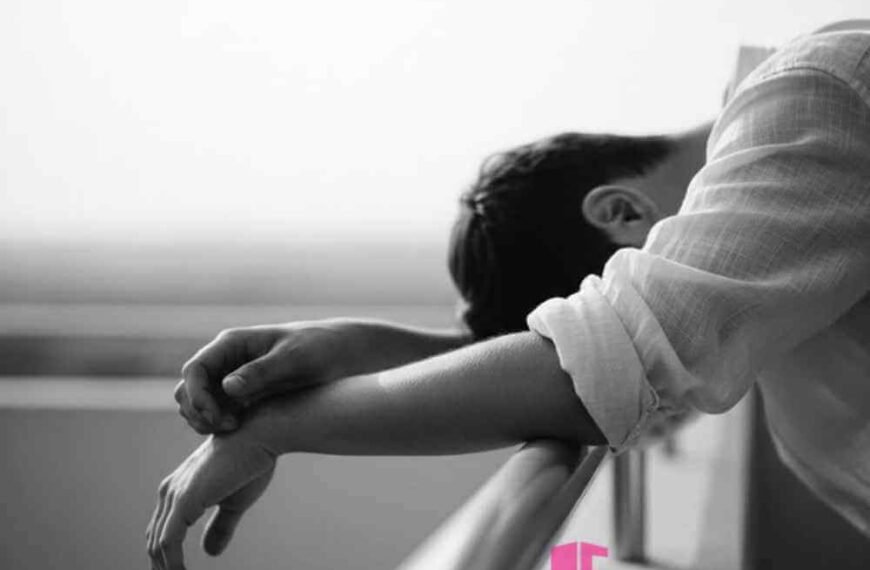 Sad Shayari in Roman English - 150+ Heart Touching Sad Lines